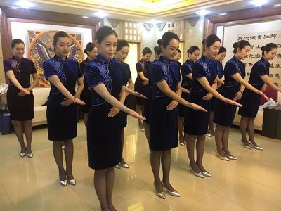 提升禮儀素養(yǎng)，樹(shù)立職業(yè)形象 山航空乘助力全國(guó)質(zhì)量管理小組活動(dòng)40周年紀(jì)念大會(huì)